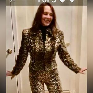 Classic jacket in Leopard Print fur
High quality and tailored